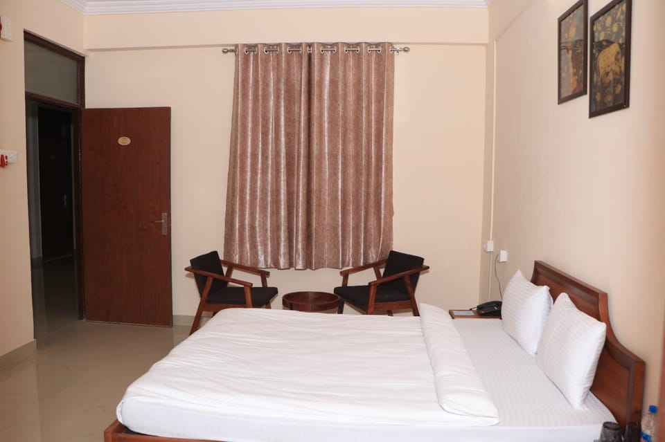 DWARKA KUNJ Hotel in Uttar Pradesh