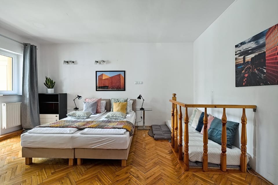 Bed, Seating area, Bedroom