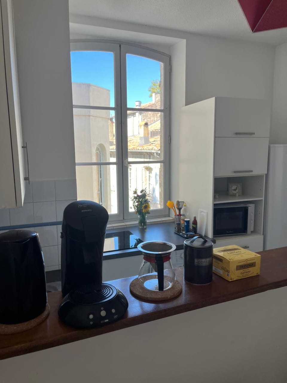 Coffee/tea facilities, stove