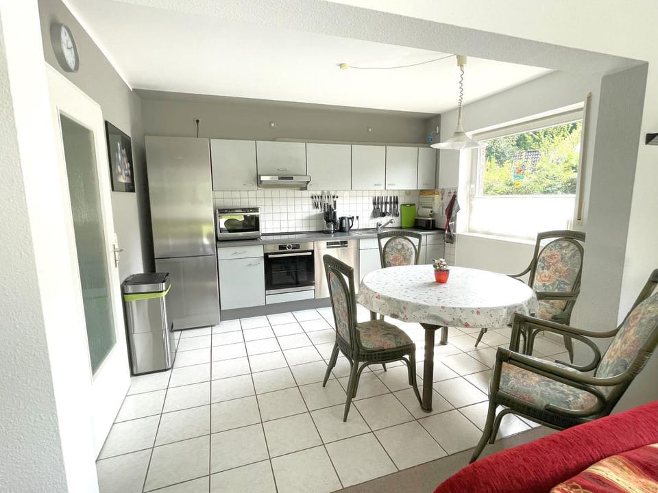 Property building, Kitchen or kitchenette, Living room