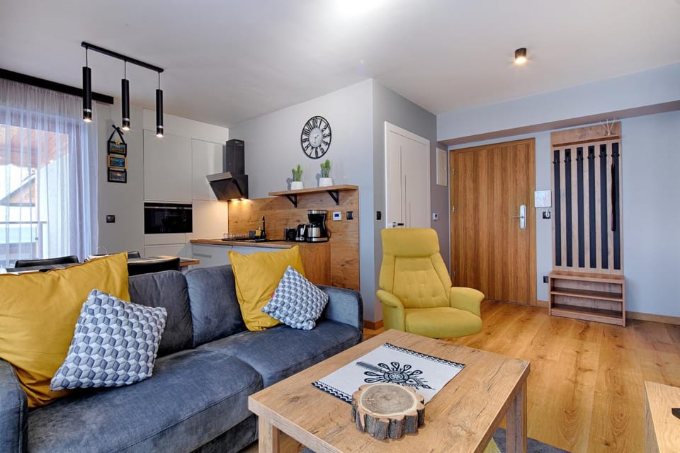 Bed, Kitchen or kitchenette, Living room