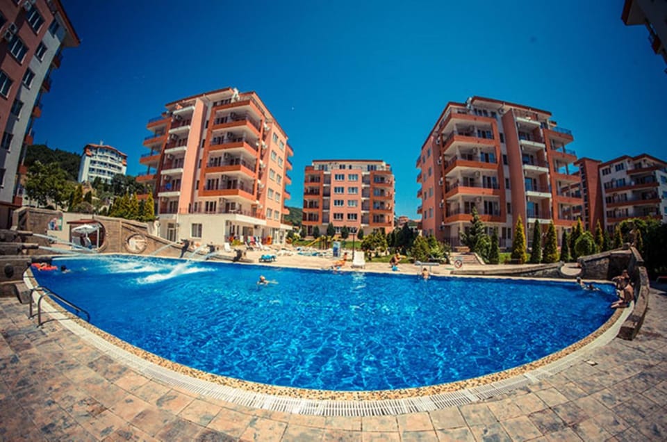 Swimming pool, Swimming pool