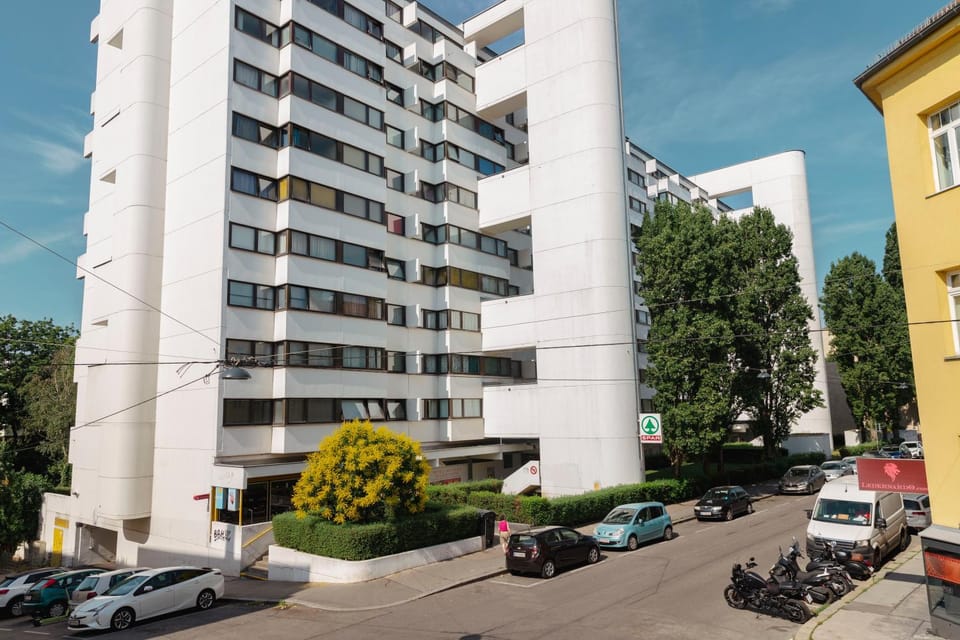 Property building, Day, Neighbourhood, Street view, Location
