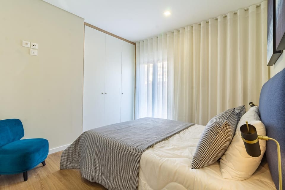 Bed, TV and multimedia, Bedroom