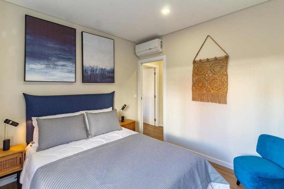Bed, Photo of the whole room, Bedroom, air conditioner