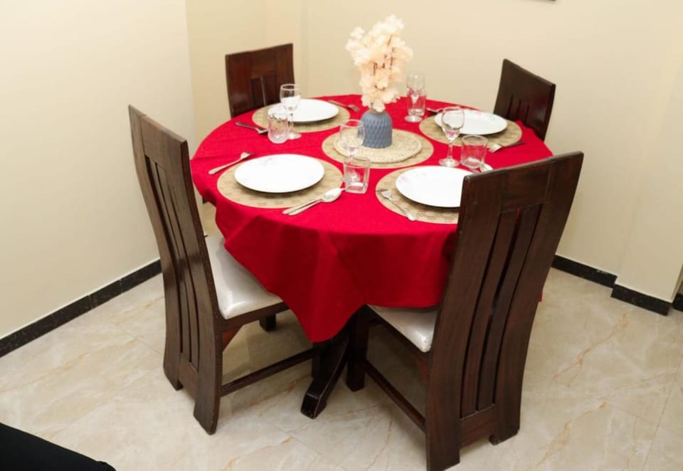 Lovely 2 bedroom near Yaya, Kilimani, with washing machine Apartment in Nairobi County