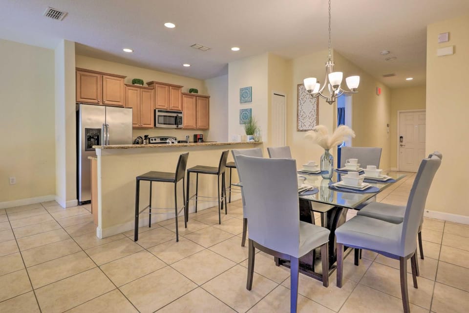 Poolside Oasis in Paradise Palms: 6 Mi to Disney! House in Four Corners