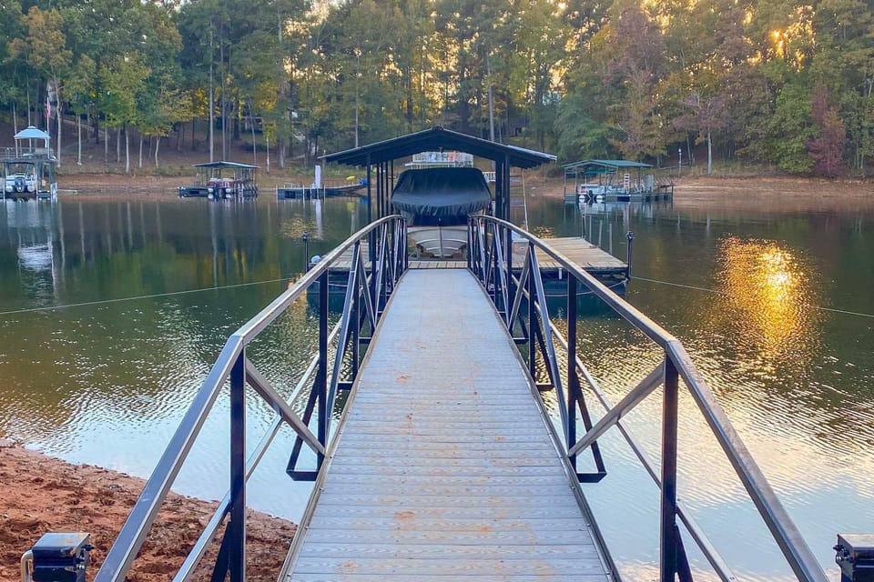 Chic House w/ Private Dock on Lake Hartwell! House in Lake Hartwell