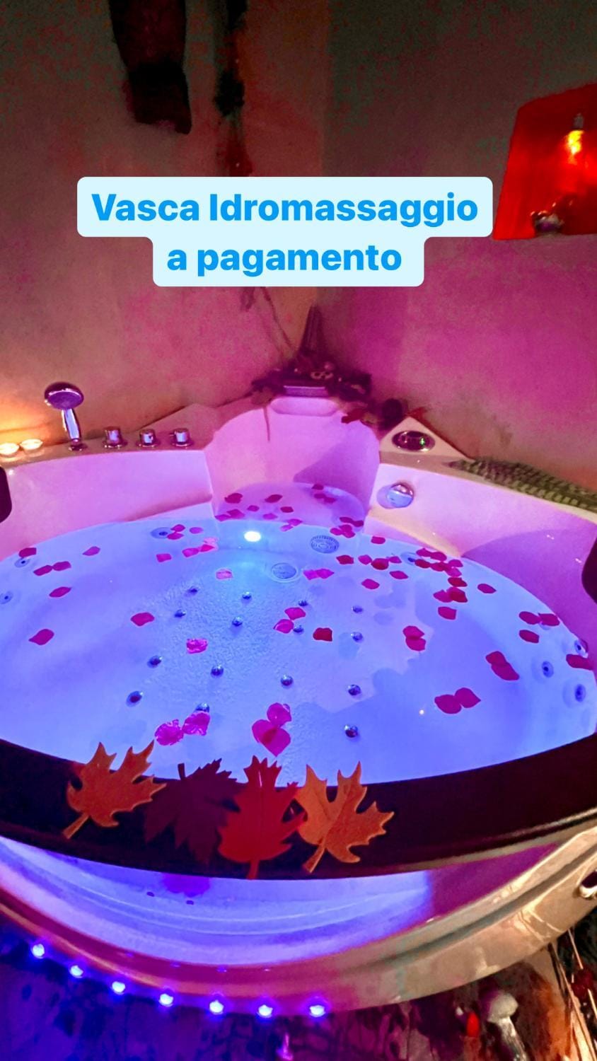 Hot Tub, Hot Tub, Spa and wellness centre/facilities