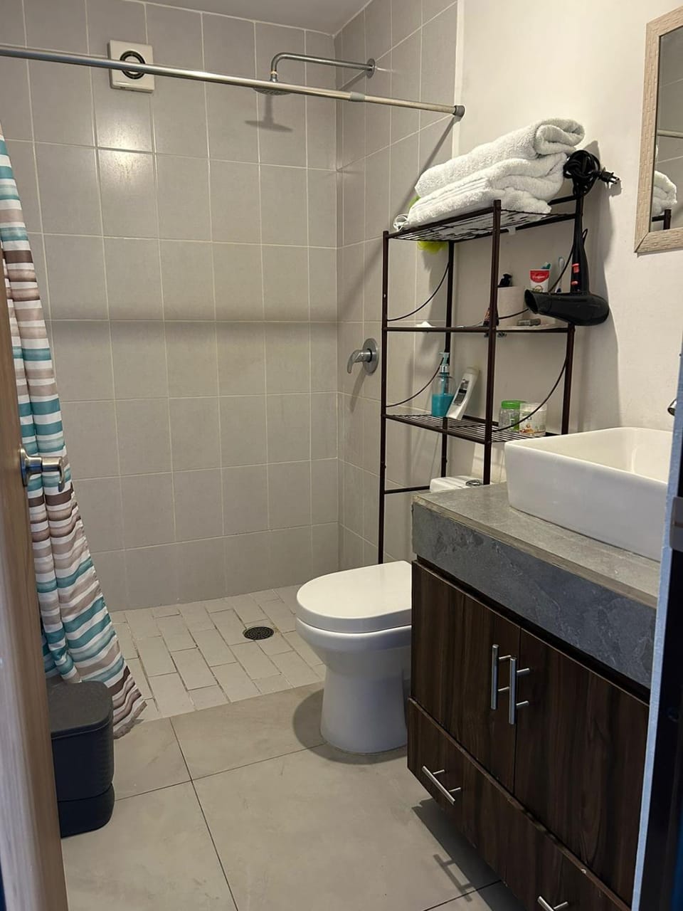 Shower, Toilet, Bathroom, towels
