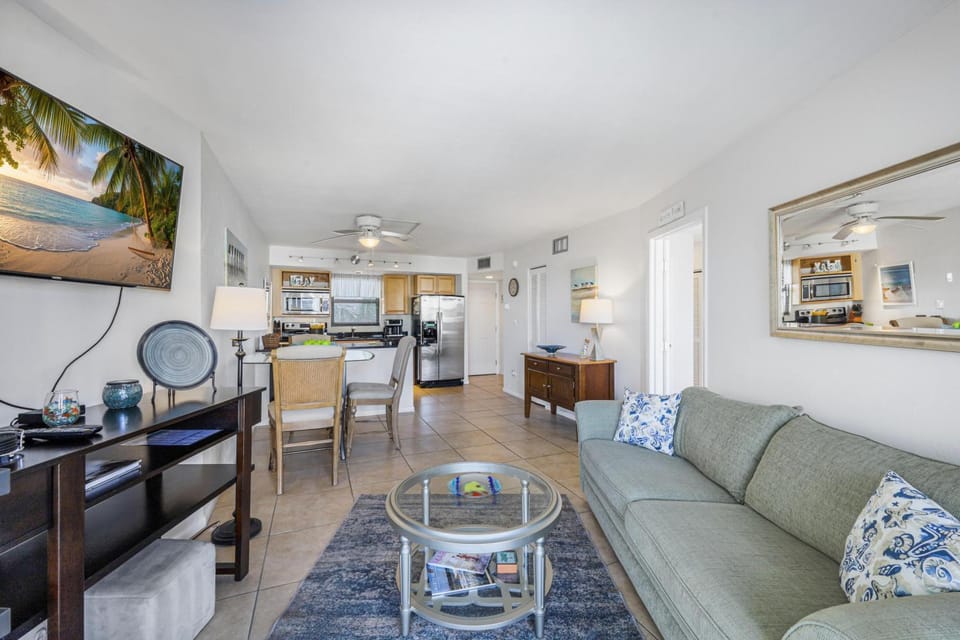 Pleasant condo with spectacular views, pools and spas House in Marco Island