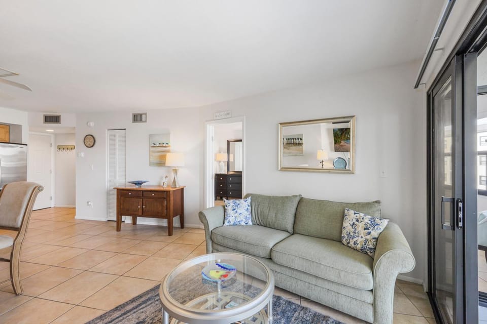 Pleasant condo with spectacular views, pools and spas House in Marco Island