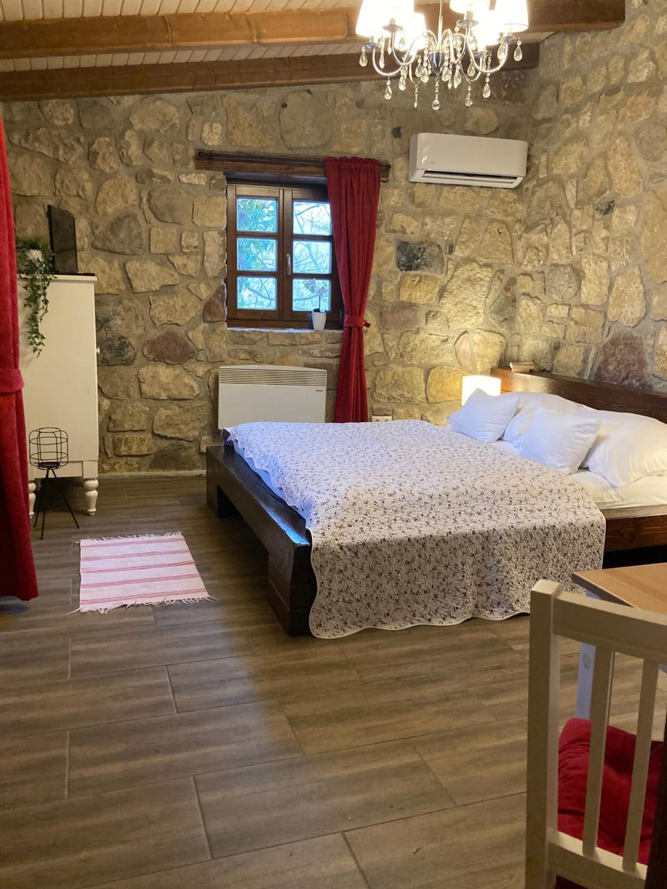 Bed, Bedroom, air conditioner