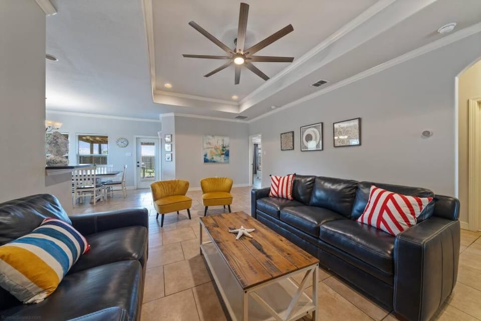 Ultimate Comfort & Relaxation- Palm Family Oasis House in Flour Bluff