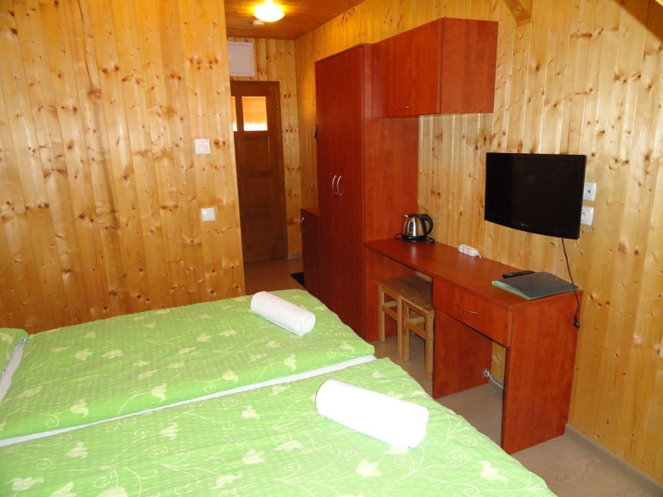 TV and multimedia, Photo of the whole room, Bedroom, hair dresser
