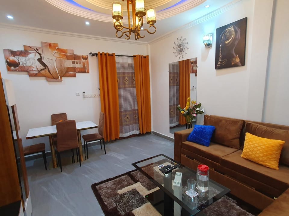 TV and multimedia, Living room, Seating area, Dining area, internet