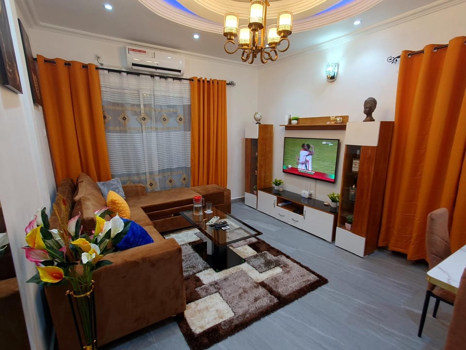 Communal lounge/ TV room, TV and multimedia, Living room, Seating area, Evening entertainment, internet