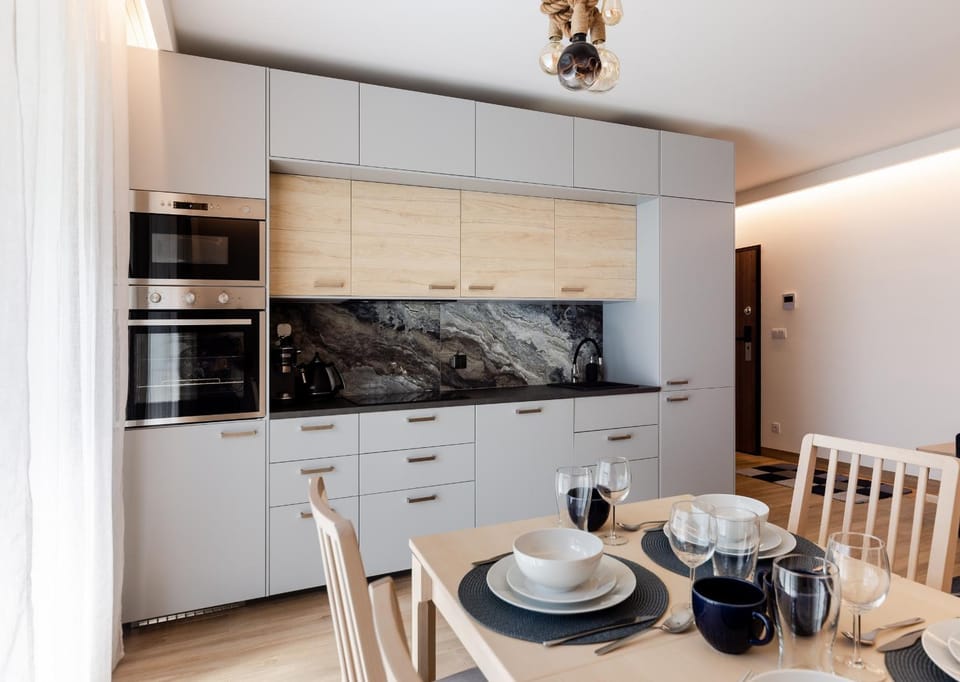 Kitchen or kitchenette, Dining area