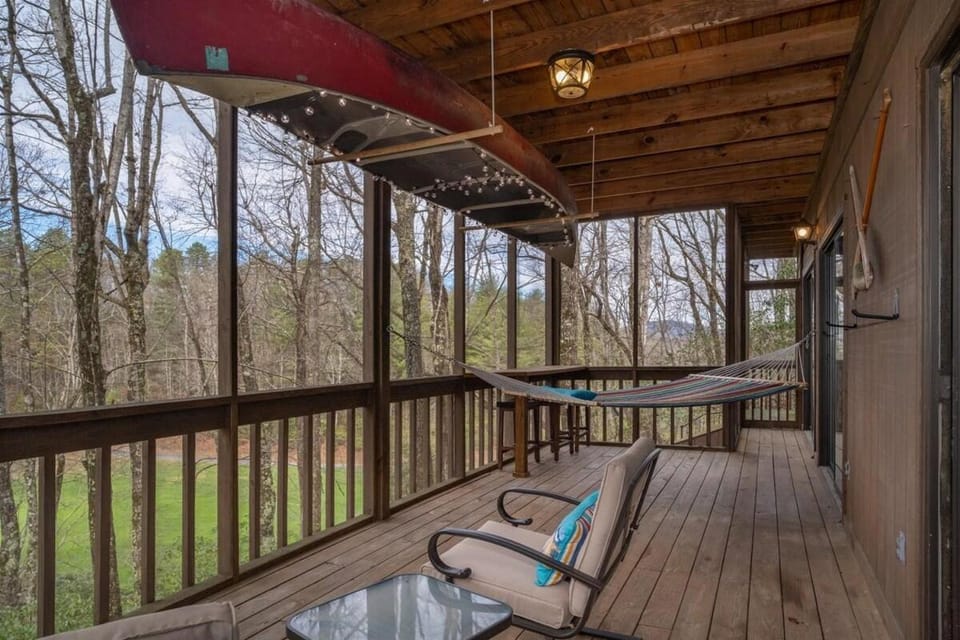 Peace of Heaven in Connestee · Peace of Heaven in Connestee Fall House in Tennessee