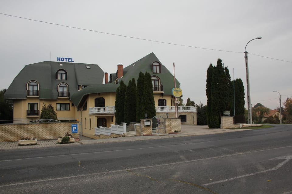 Nearby landmark, Facade/entrance, City view