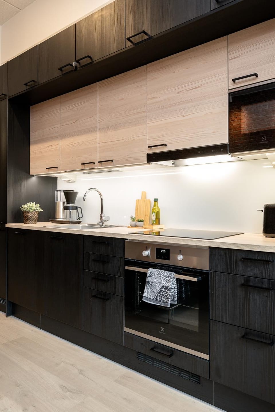Coffee/tea facilities, Kitchen or kitchenette, stove, toaster