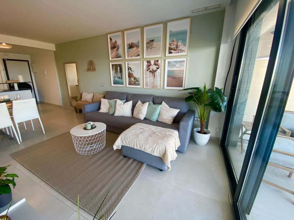 TV and multimedia, Living room, Dining area