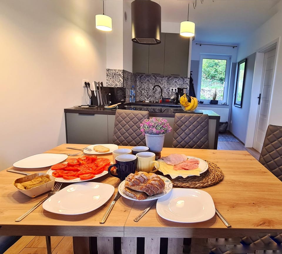 Coffee/tea facilities, Kitchen or kitchenette, Dining area, Continental breakfast