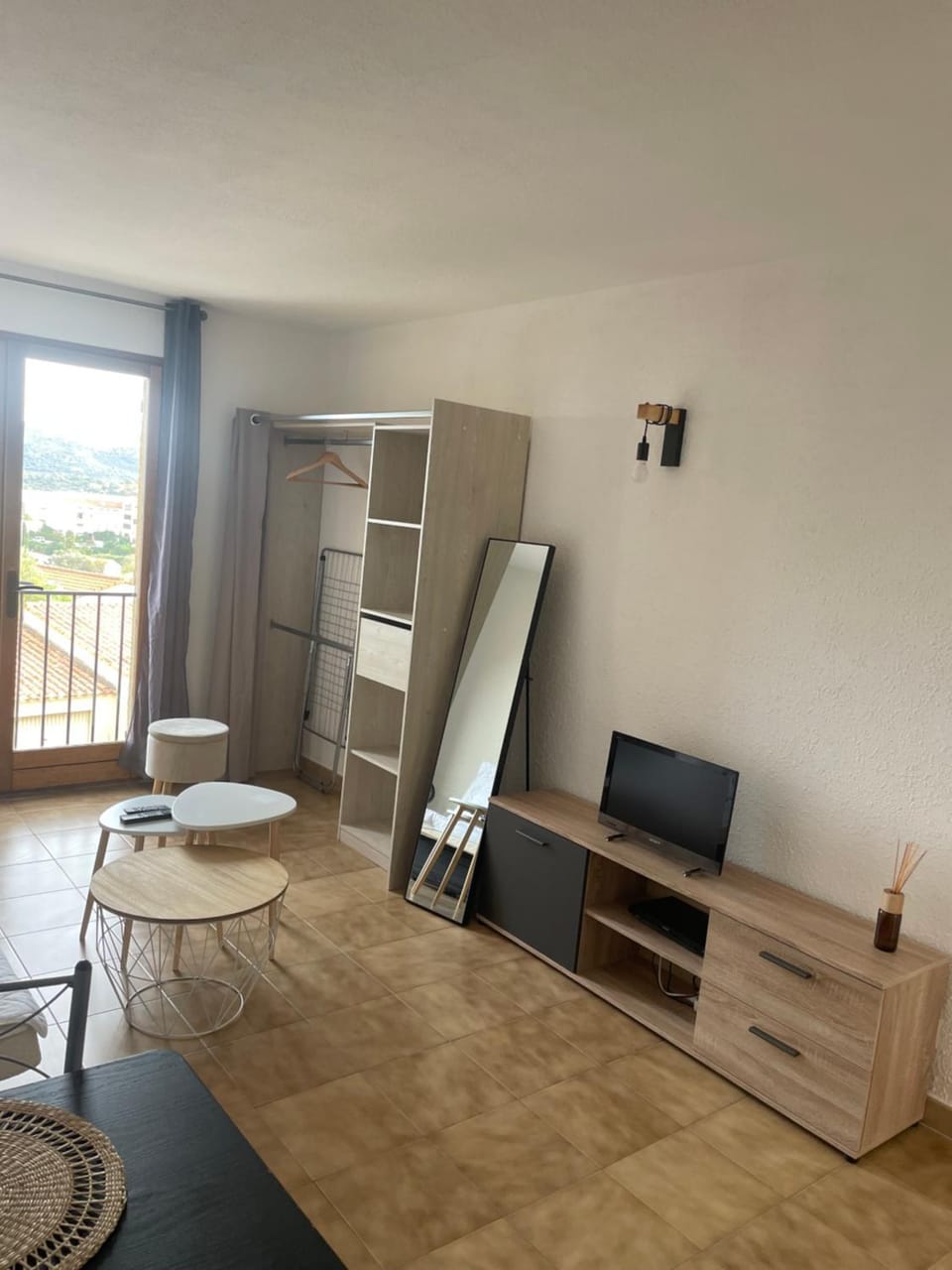 TV and multimedia, Living room, Seating area, wardrobe