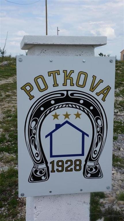 Day, Property logo or sign