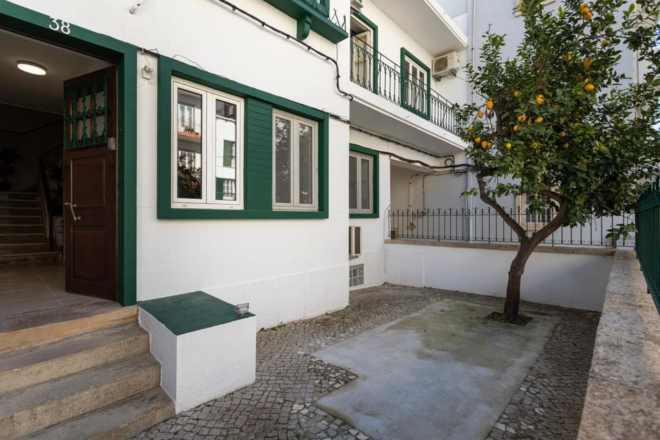 Property building, Facade/entrance, Garden