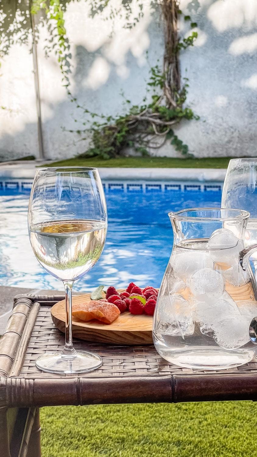 Food and drinks, Pool view, Swimming pool, Drinks