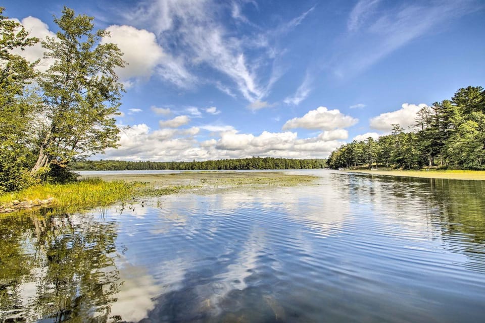 Readfield Retreat w/ Lake Maranacook Views! House in Maine