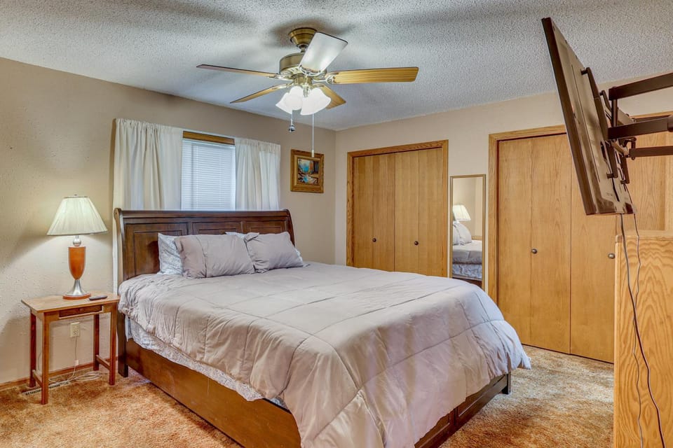< 3 Mi to Lake Sakakawea! Hunting & Fishing Lodge House in North Dakota