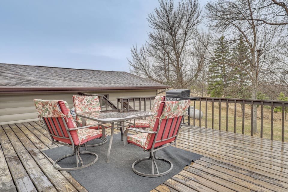 < 3 Mi to Lake Sakakawea! Hunting & Fishing Lodge House in North Dakota