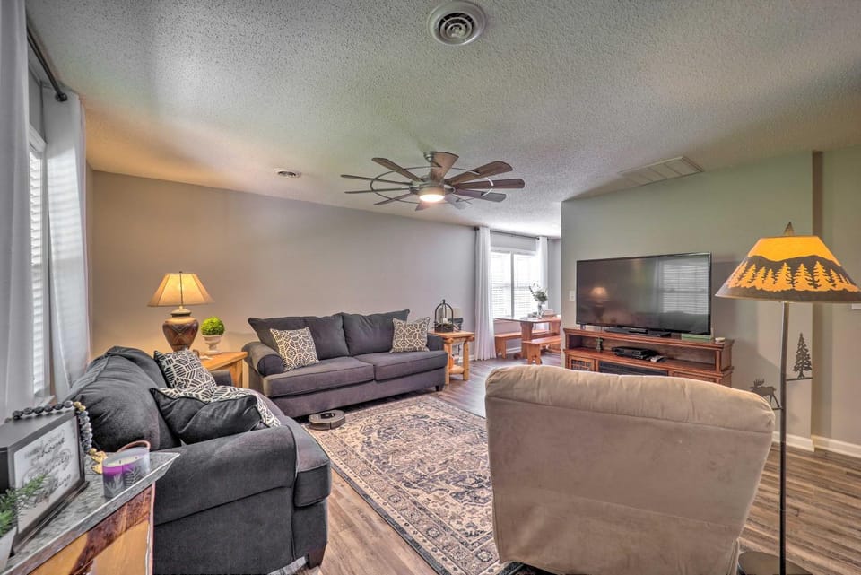 Deep Gap Cottage w/ Fire Pits - Hike & Ski! House in Watauga