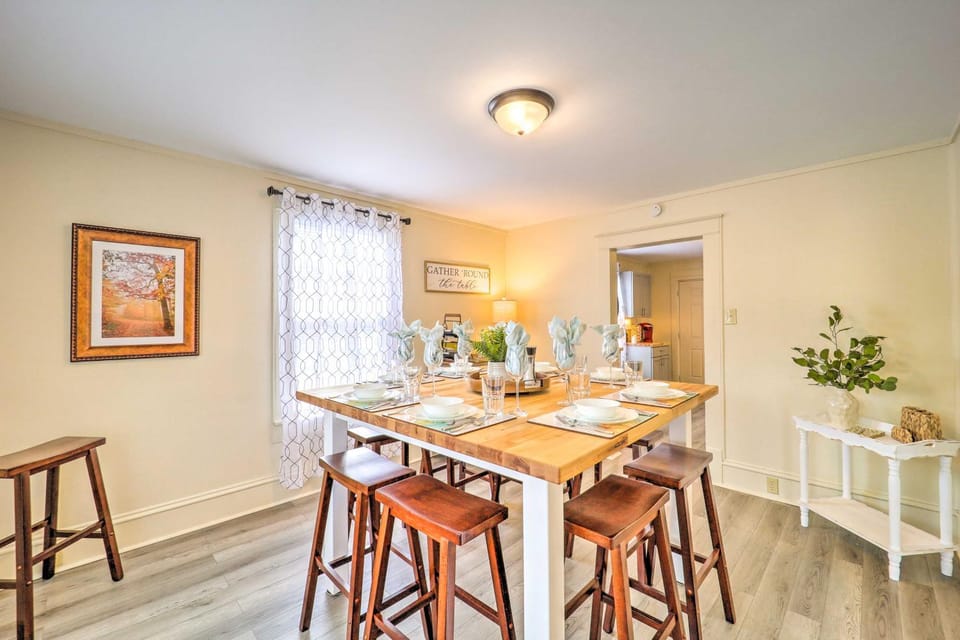 Bright Boone Home: Walk to Appalachian State! House in Boone
