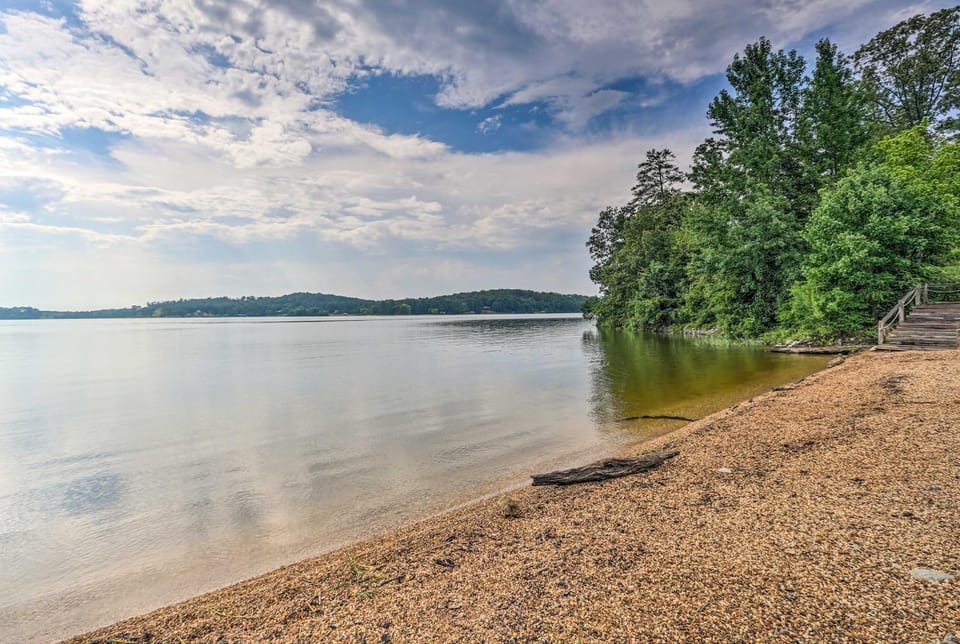 Pool & Boat Dock! Logan Martin Lake Extended Stay House in Pell City