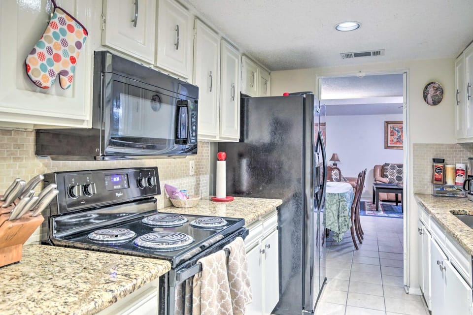 Family-Friendly Dallas Townhouse w/ Private Patio! House in Dallas