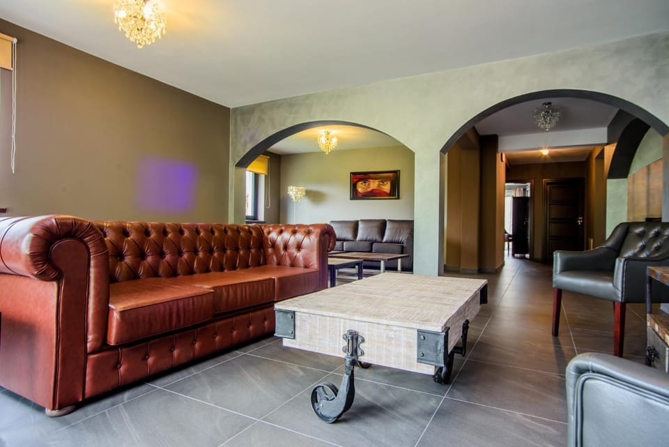 Communal lounge/ TV room, Living room, Lobby or reception