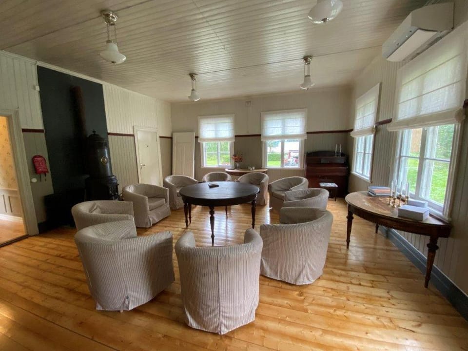 Seating area