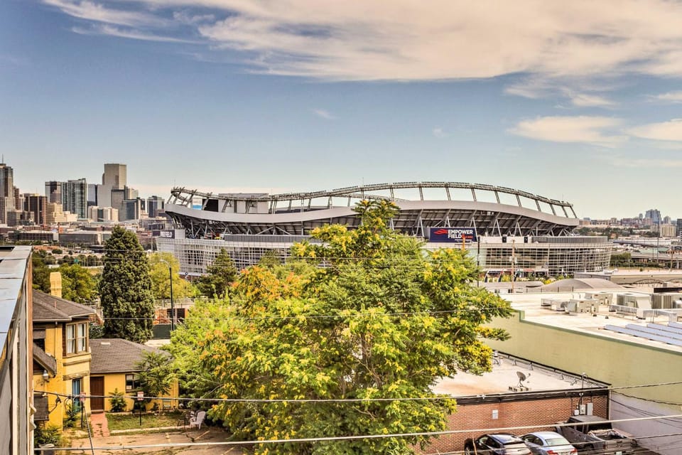 City Skyline Views: Upscale Denver Townhome House in Denver