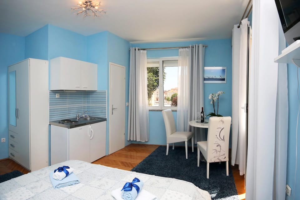 Seating area, Bedroom
