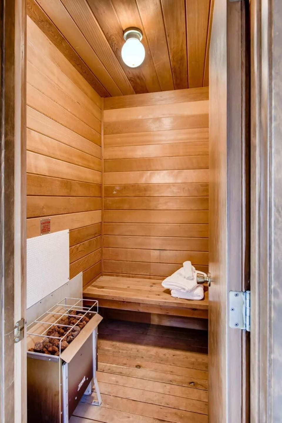 10 min to Resort! Amazing Views & Sauna! House in Fraser
