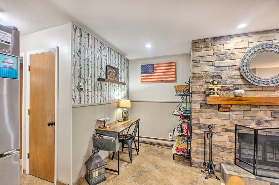 Main St Red River Ski Condo w/ Mountain View! House in Red River