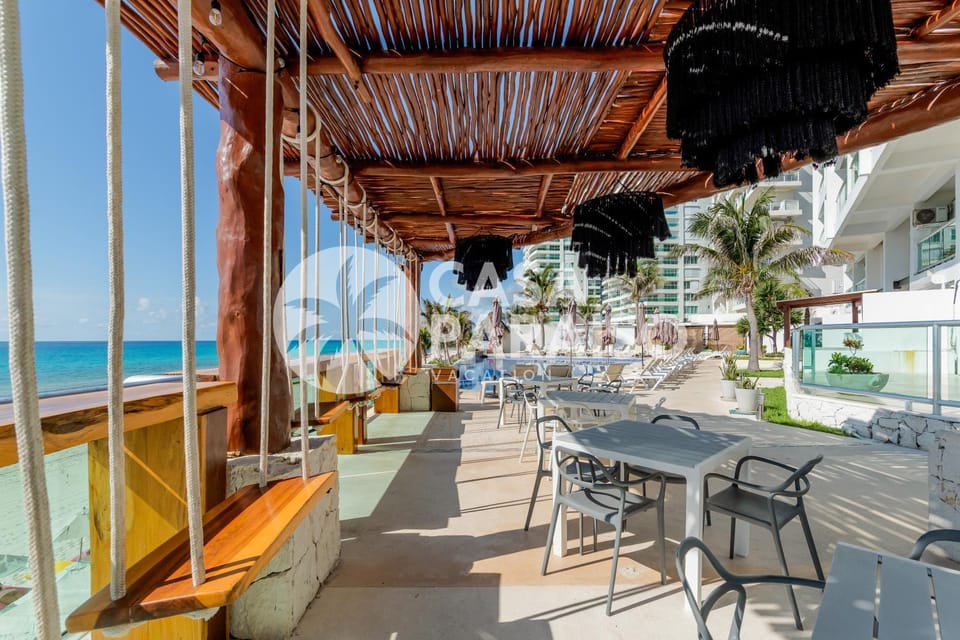 *TURQUOISE ESCAPE- Beachfront Studio by Casa Paraiso* Apartment in Cancun