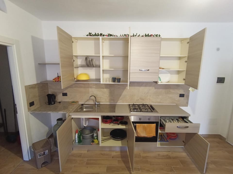 Kitchen or kitchenette, pet friendly, stove