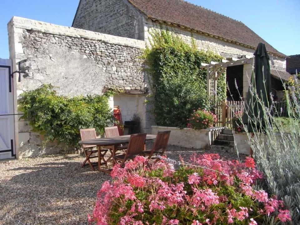 Gîte de charme avec piscine couverte entre Châteaux de la Loire et Futuroscope - FR-1-381-520 House in Centre-Val de Loire