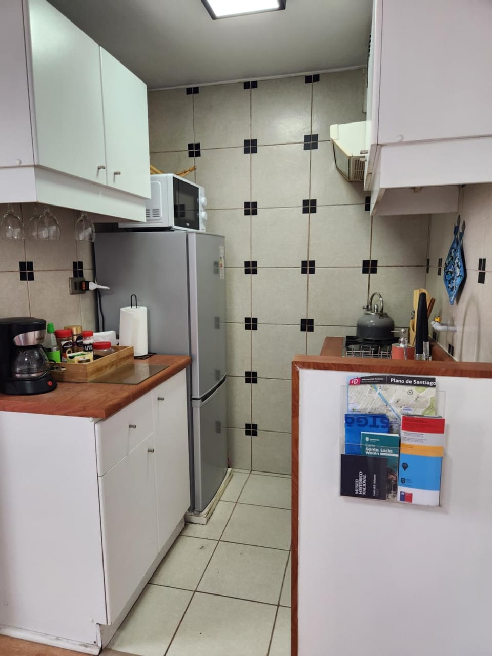 Kitchen or kitchenette, minibar, stove
