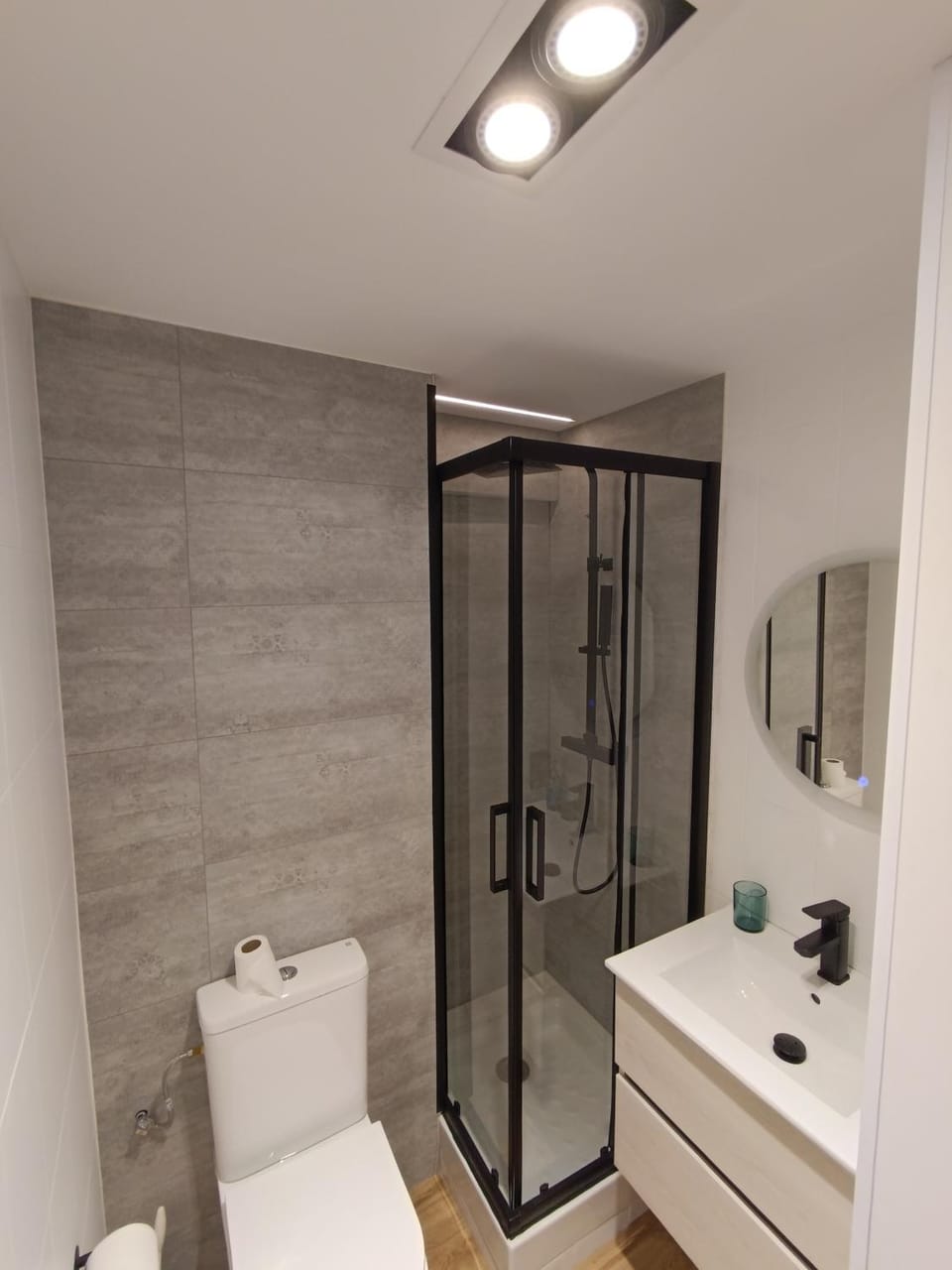 Shower, Toilet, Bathroom, towels