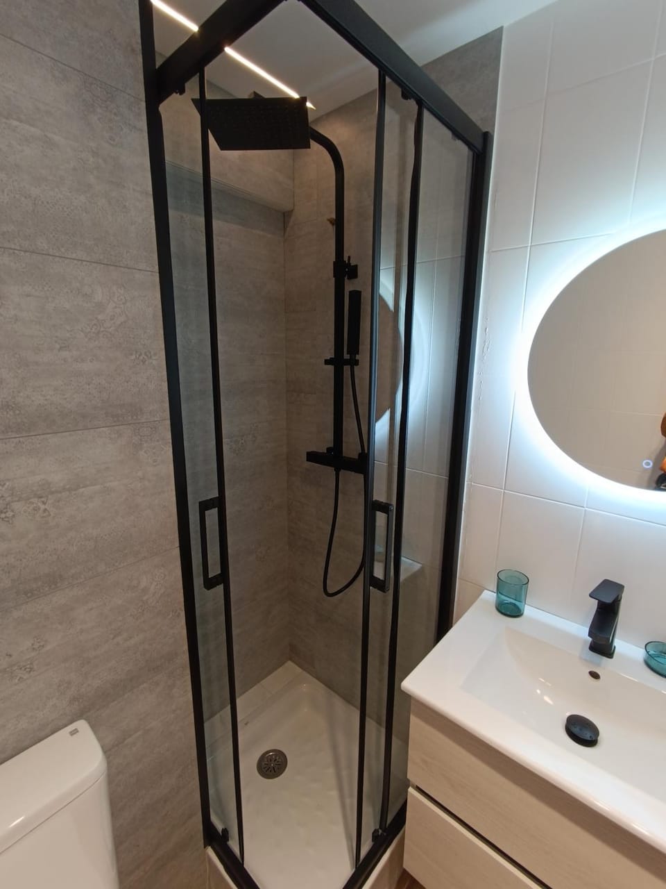 Shower, Bathroom, towels